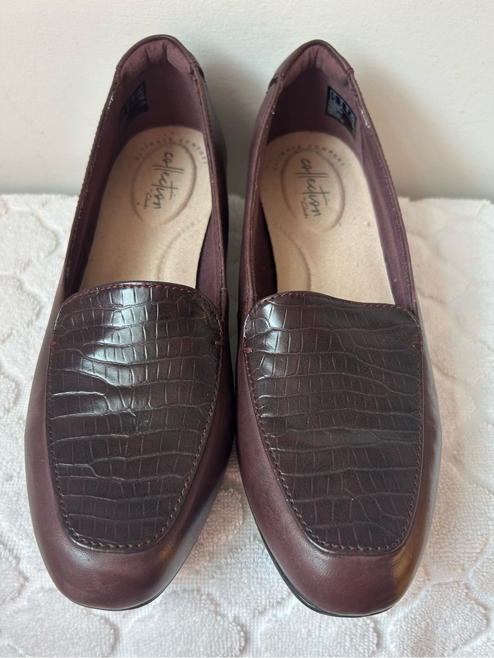 Clark’s Croc-Top Dark Burgundy Loafers Size 8. Slip on Comfort Flats